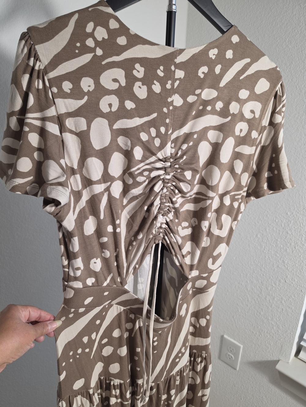 cabi Wanderer Dress Brown Neutral Abstract Print Cutout Back Midi Medium